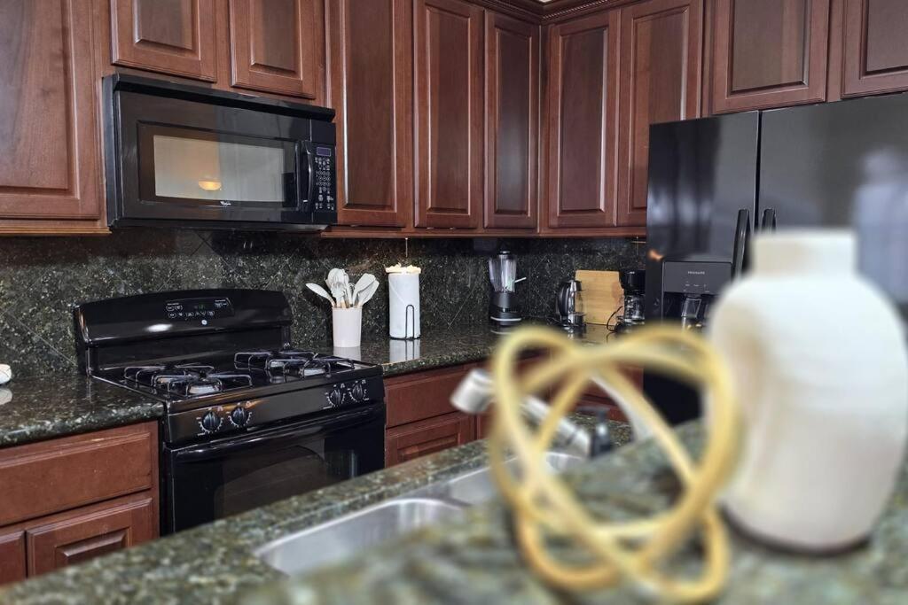 Modern Galleria Gem Private Jacuzzi 3 Br Houston Bagian luar foto