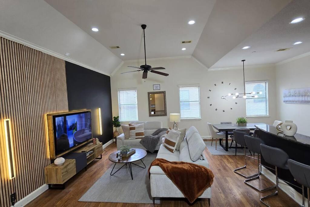 Modern Galleria Gem Private Jacuzzi 3 Br Houston Bagian luar foto
