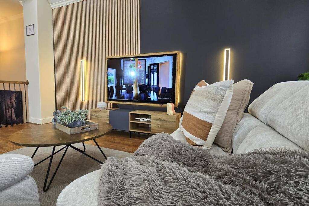 Modern Galleria Gem Private Jacuzzi 3 Br Houston Bagian luar foto
