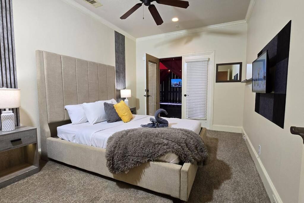 Modern Galleria Gem Private Jacuzzi 3 Br Houston Bagian luar foto