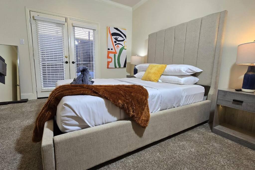 Modern Galleria Gem Private Jacuzzi 3 Br Houston Bagian luar foto