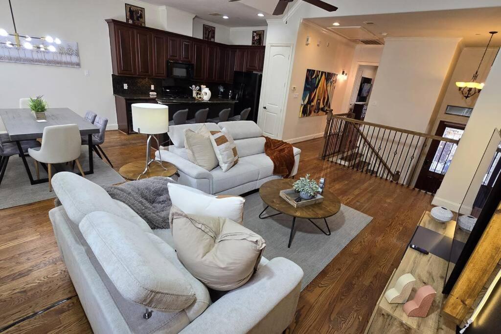 Modern Galleria Gem Private Jacuzzi 3 Br Houston Bagian luar foto